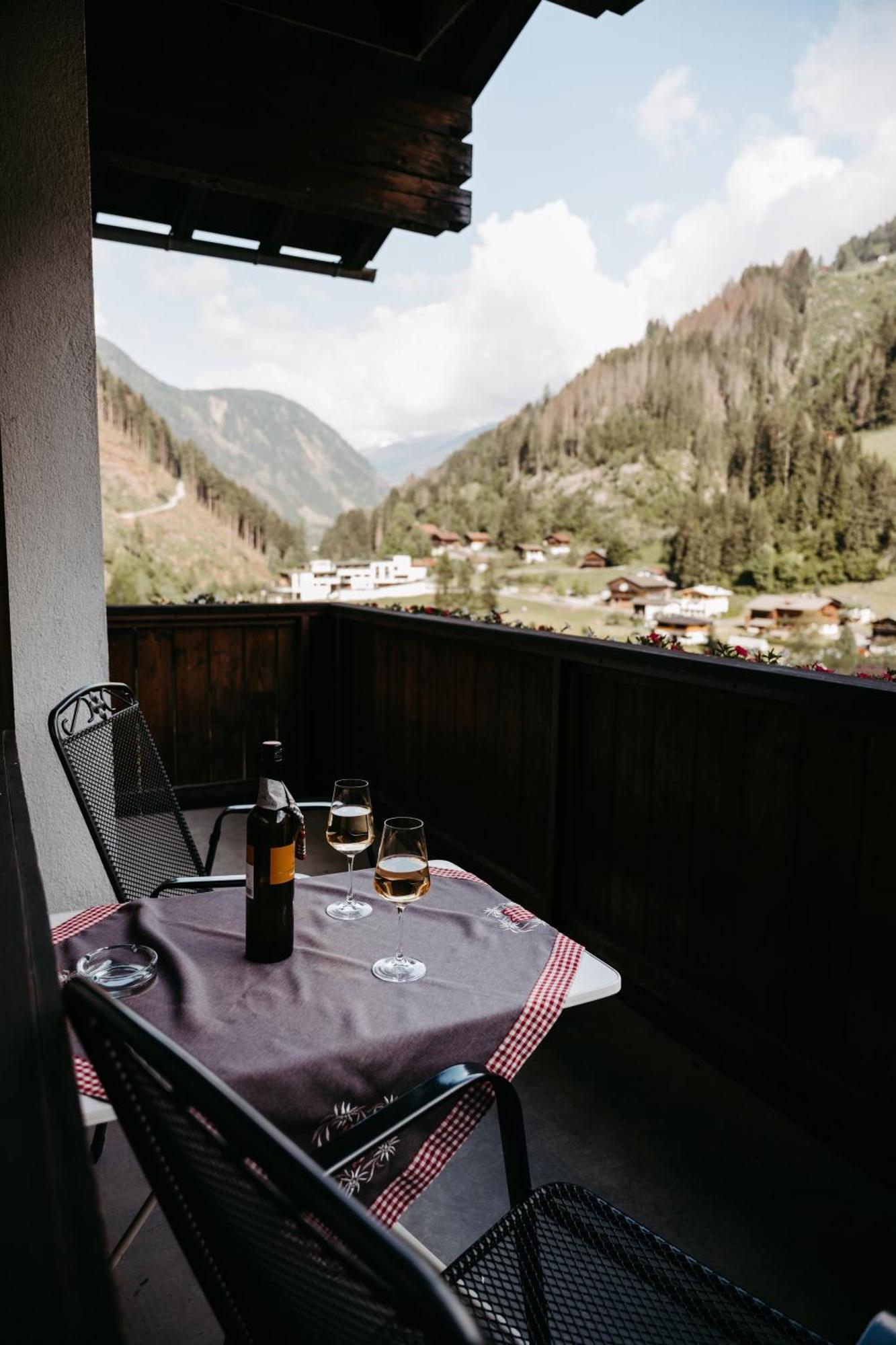 Gasthof Pension Kohlplatzl Hopfgarten in Defereggen エクステリア 写真